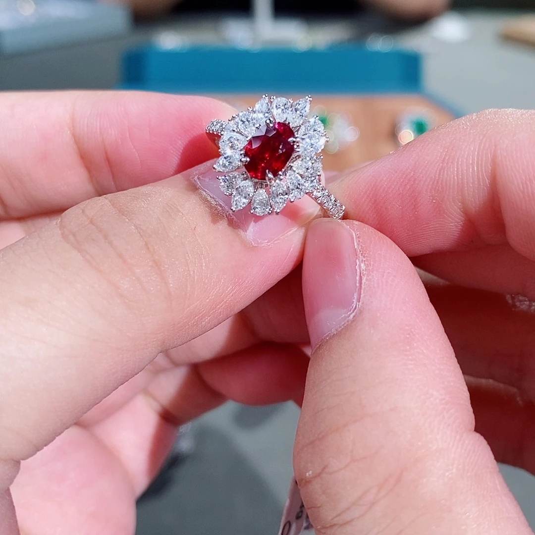 18K金镶嵌戒指红宝石1.06ct
