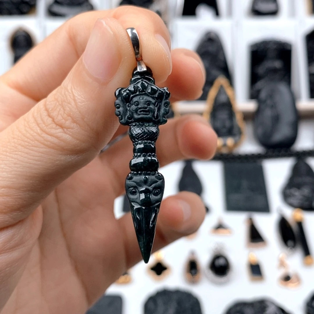 颈饰未镶嵌翡翠金刚杵