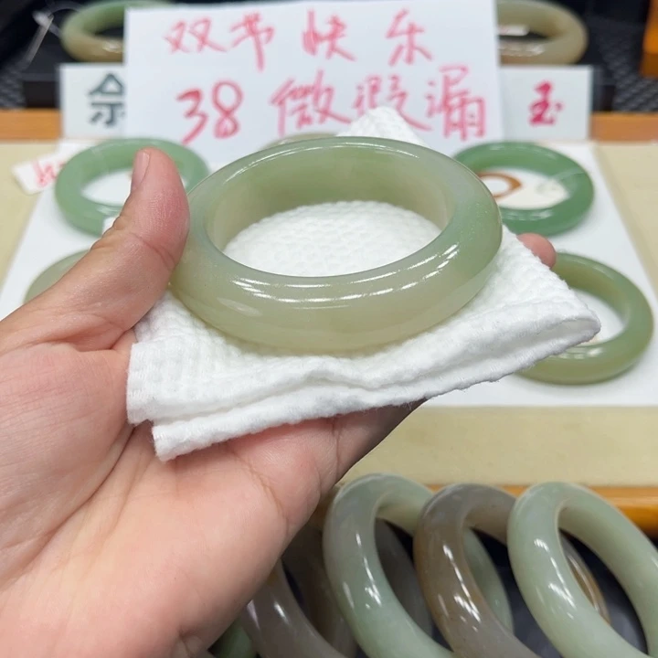 未镶嵌手镯石英质玉梦*