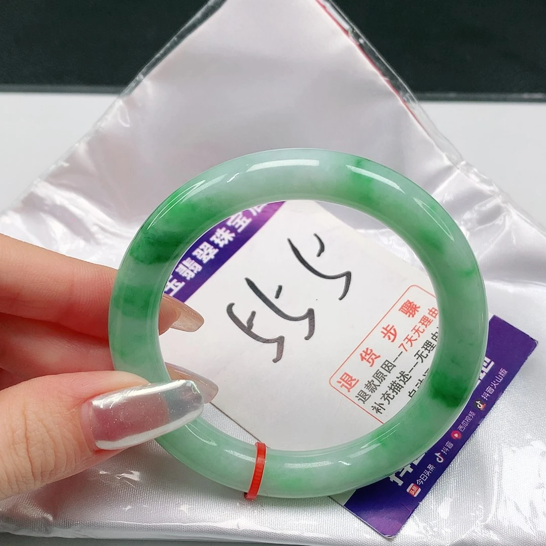 翡翠手镯（圆镯）未镶嵌翡翠手镯
