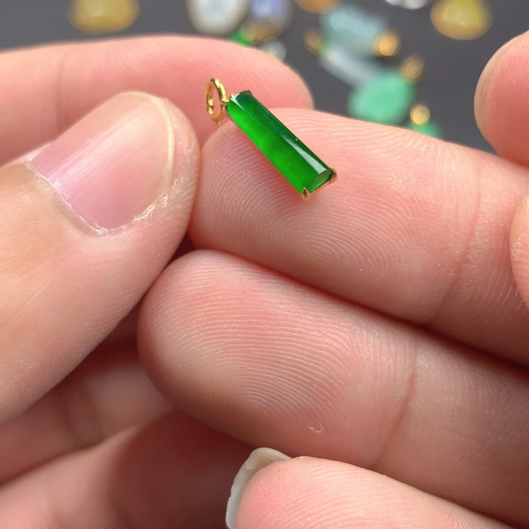 【闪购商品】颈饰18K金镶嵌翡翠翡翠