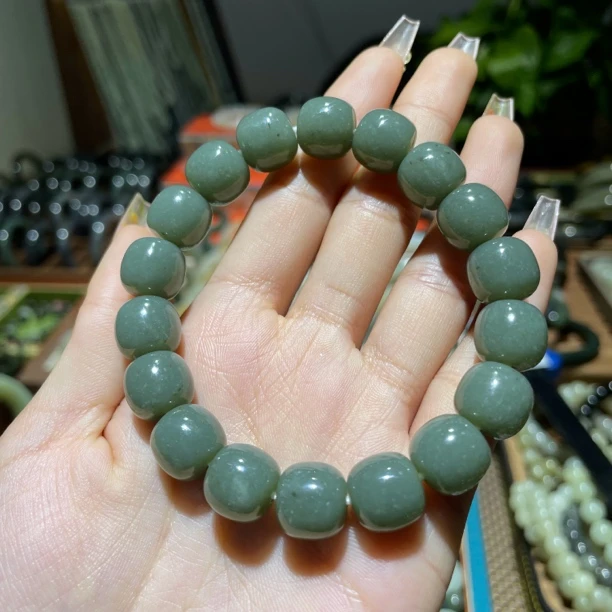 新疆和田玉沙枣青老型圆珠12mm