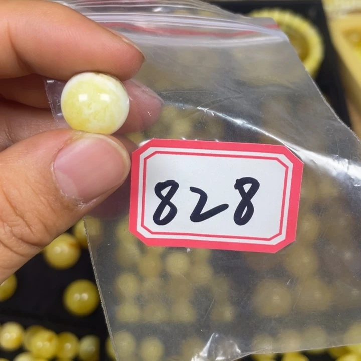 1***5蜜蜡未镶嵌裸石微瑕13.9
