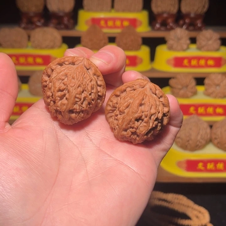 Z***文玩核桃把件白狮子