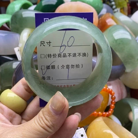 未镶嵌手镯石英质玉