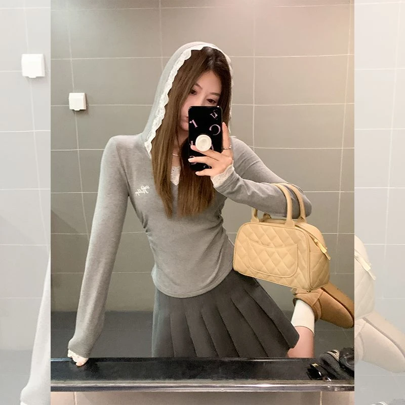 【清清】曾小咸设计感V领蕾丝边连帽修身上衣Z244TS4093