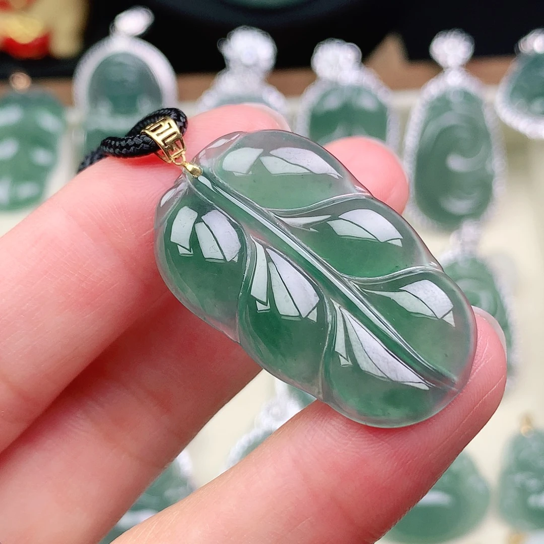 翡翠18K金镶嵌颈饰吊坠