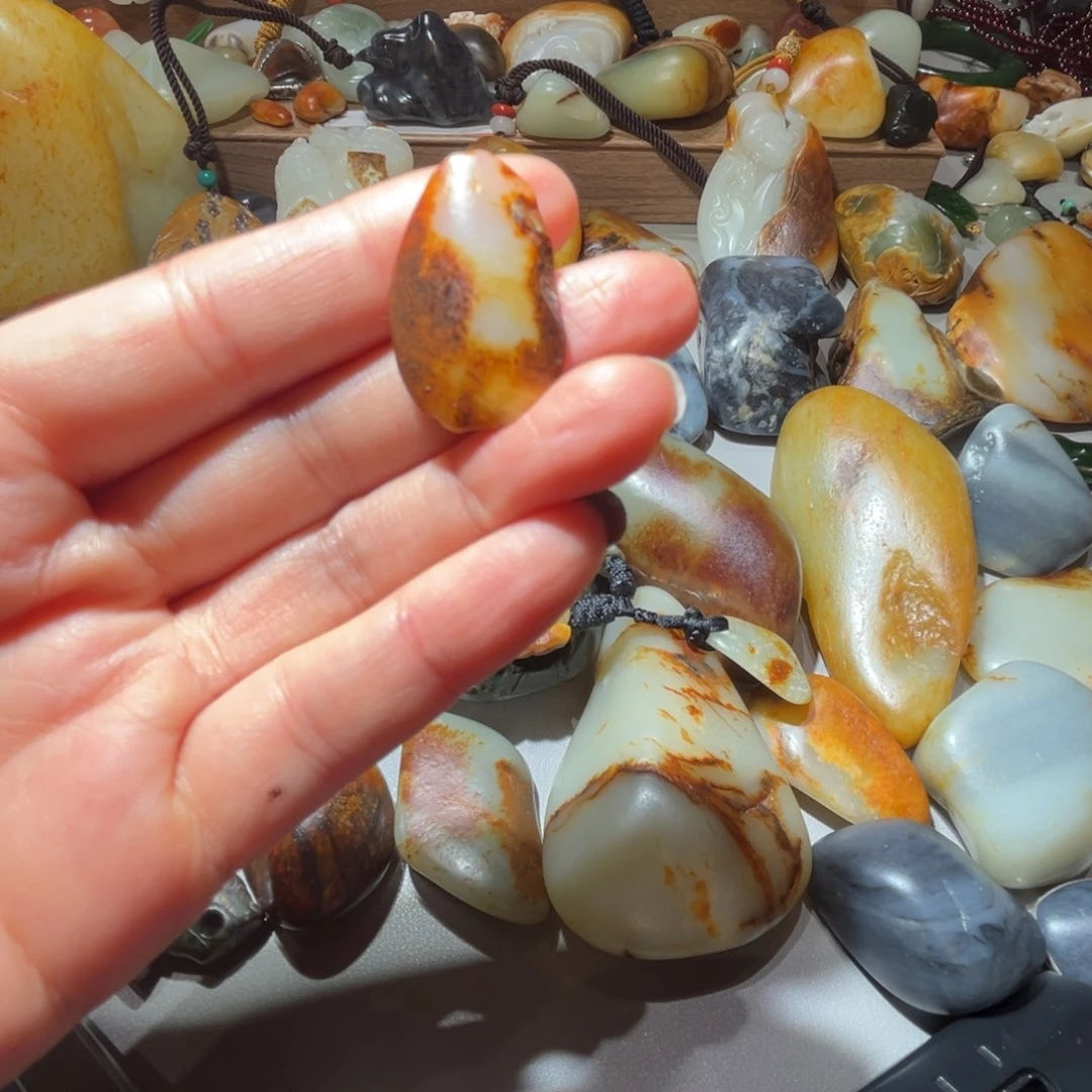 和田玉（糖玉）未镶嵌挂件和田玉4.6克