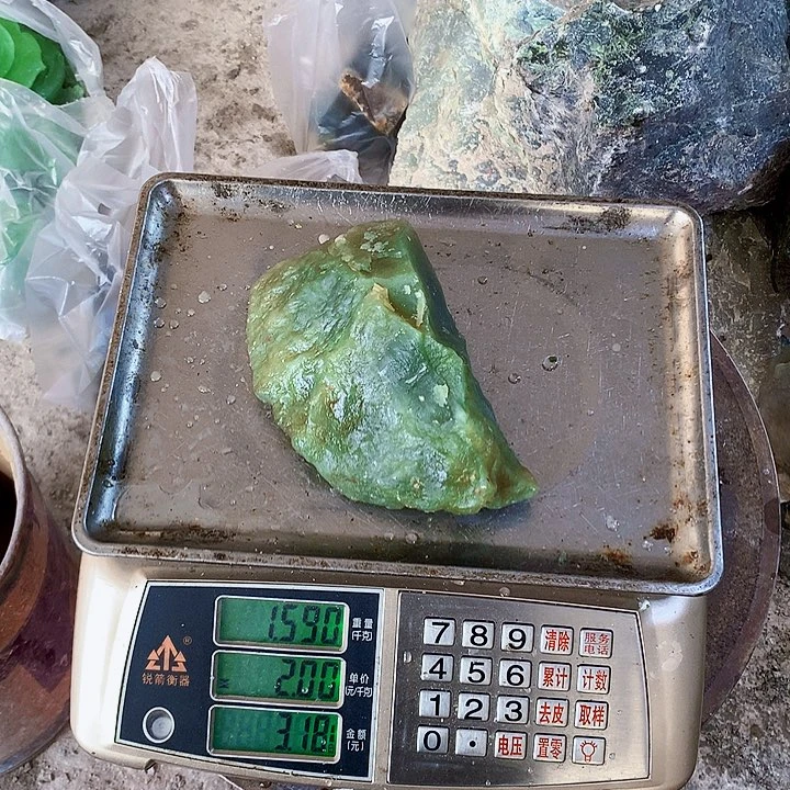 未镶嵌蛇纹石玉珠宝奇石