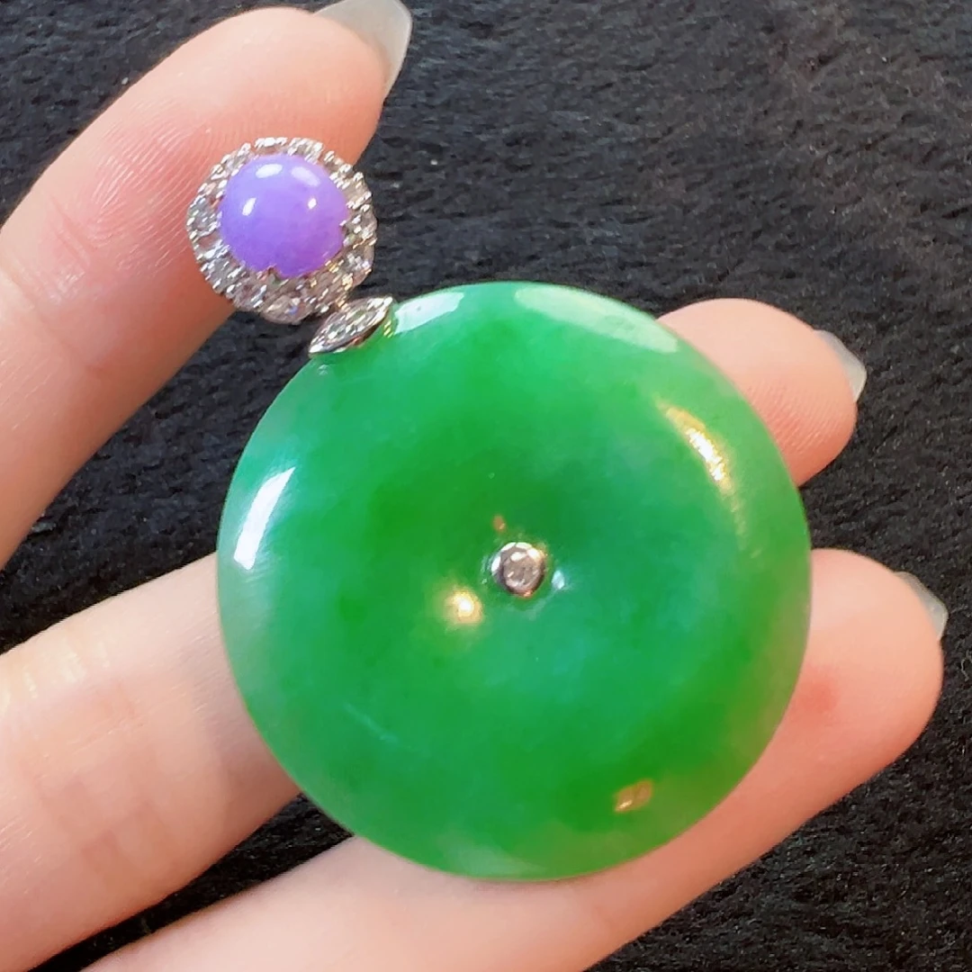 洁***王翡翠18K金镶嵌颈饰签收后24小时鉴赏期