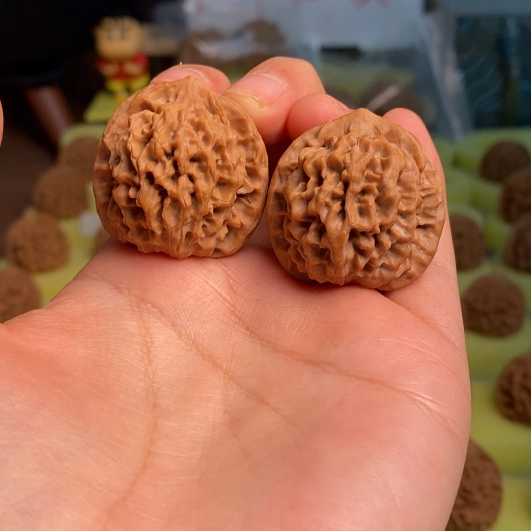 核桃秦岭闷尖狮子头31瑕疵