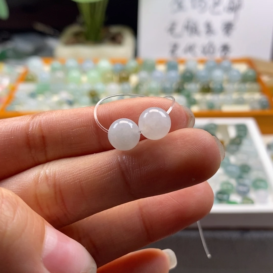 翡翠颈饰未镶嵌天然翡翠一对7.9