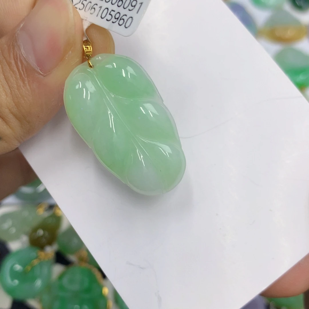 翡翠18K金镶嵌颈饰翡翠