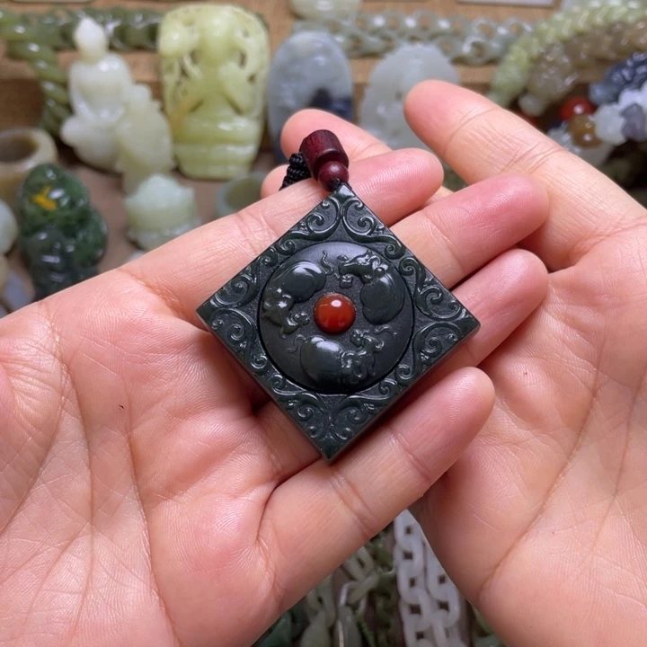 远***你和田玉未镶嵌颈饰