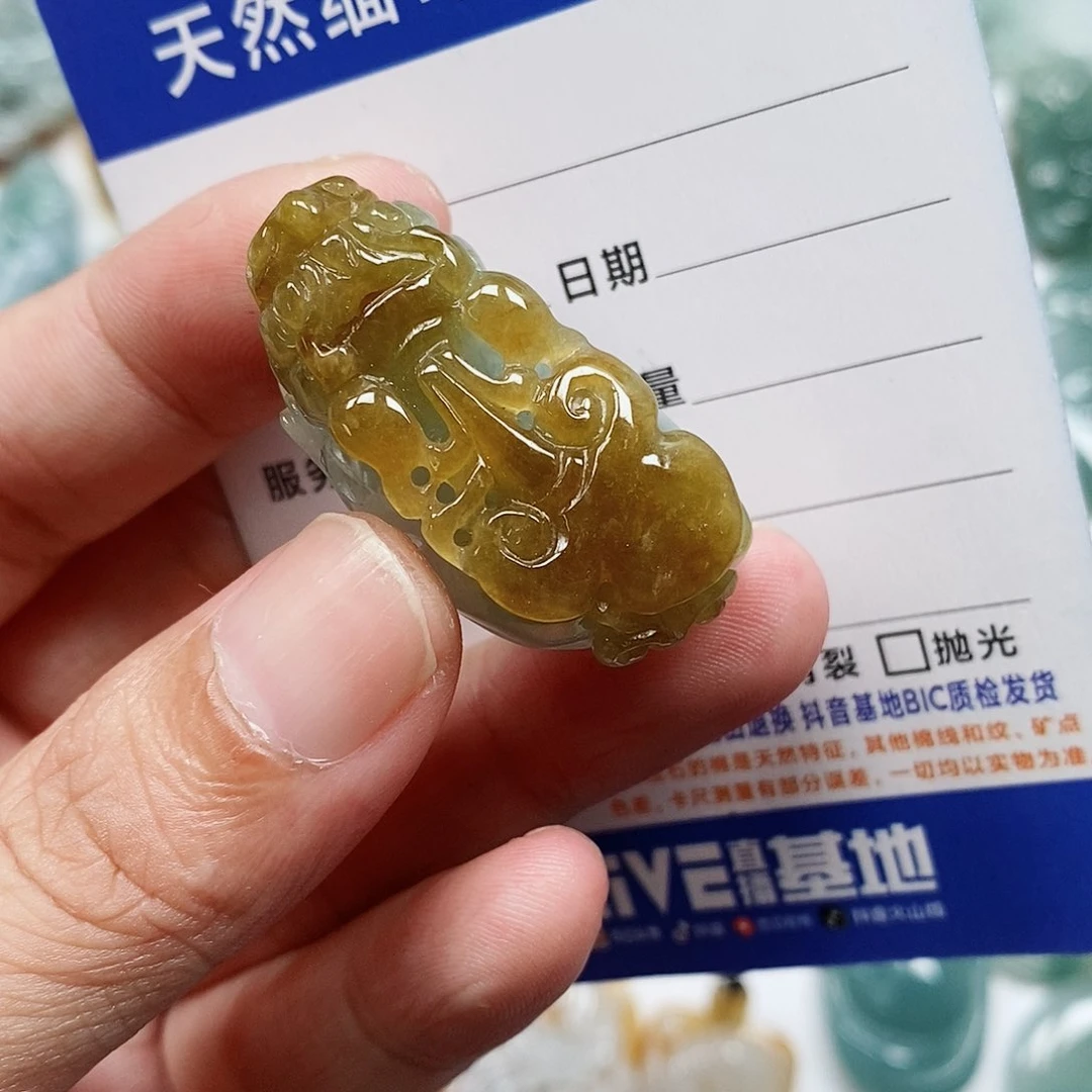 翡翠未镶嵌颈饰貔貅