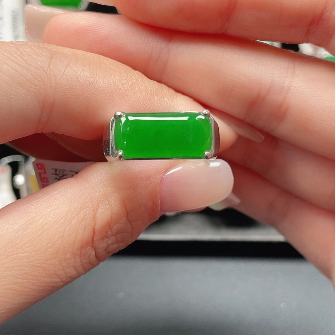 翡翠银S925镶嵌戒指没有运费险3073