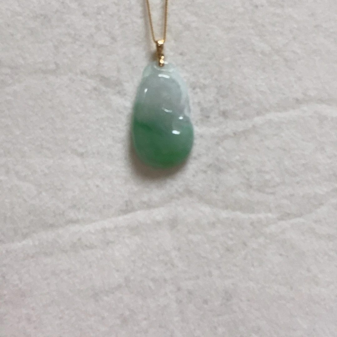 翡翠18K金镶嵌颈饰简单