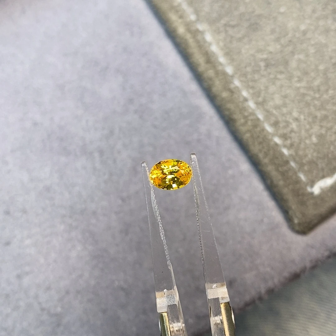 彩色蓝宝石裸石1.12ct 金丝雀