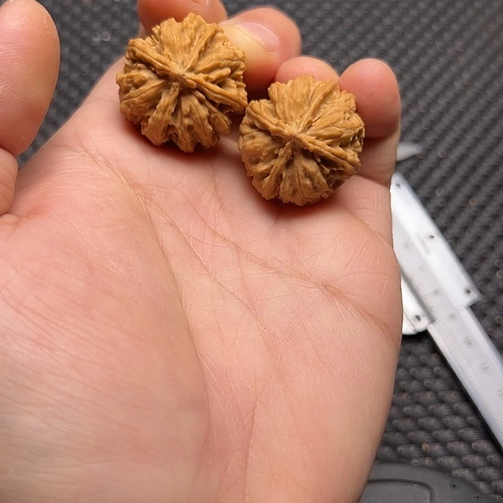 文玩核桃吊坠四棱