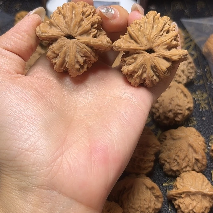 文玩核桃把件缕****了42虎头