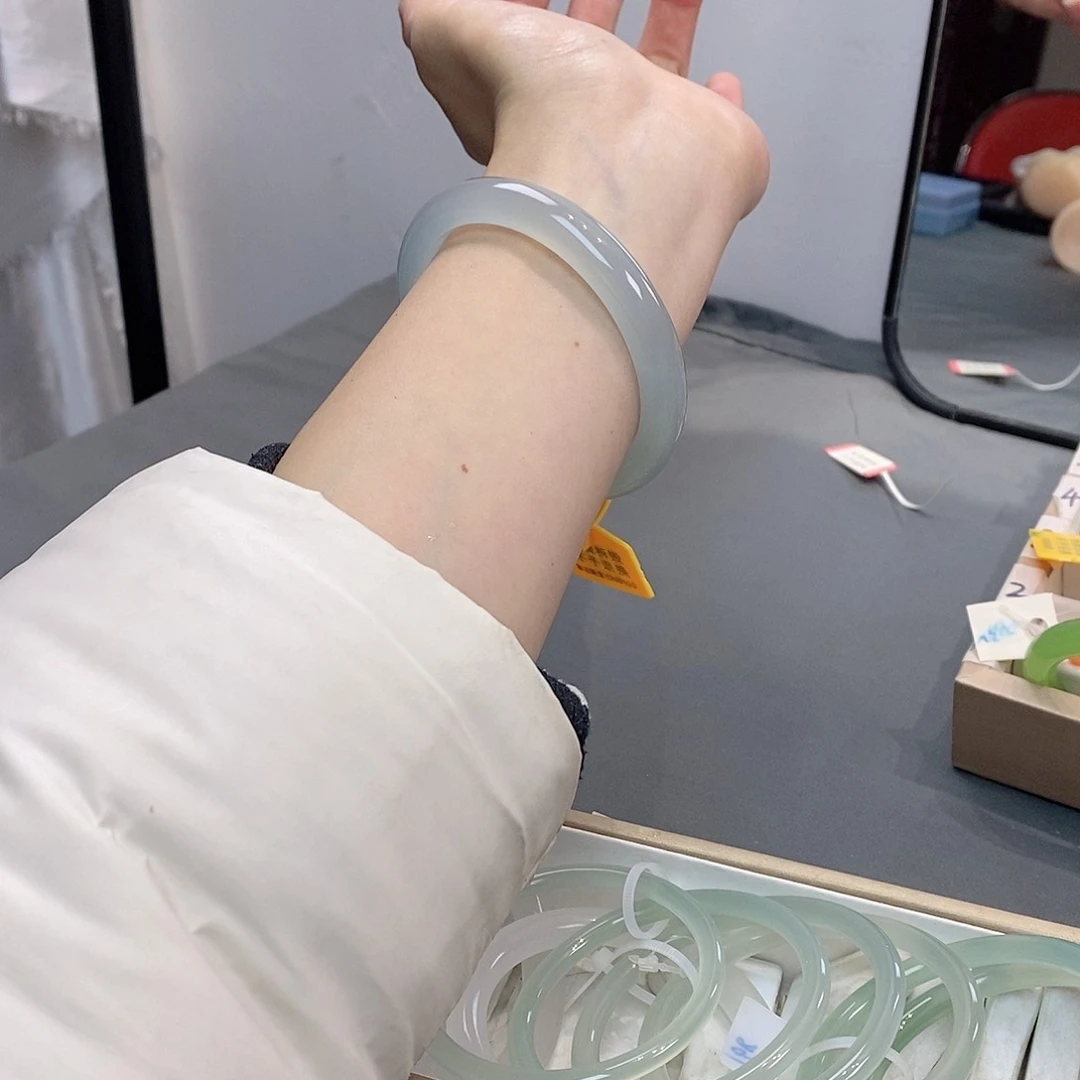 玛瑙/玉髓手镯未镶嵌冬*