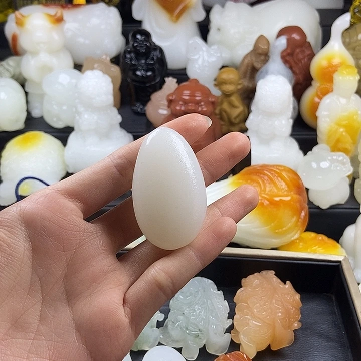 无花朵与***解原石雕刻挂件