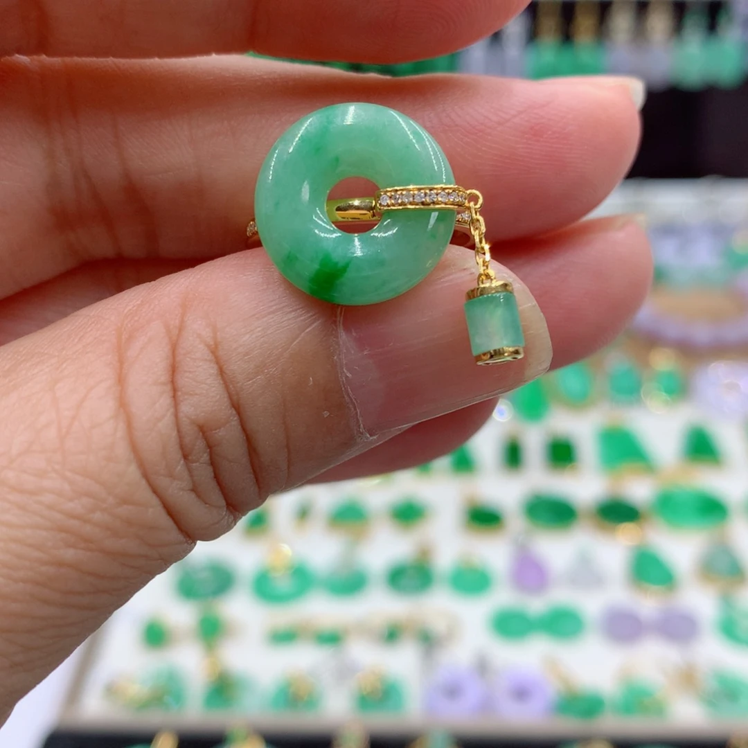 翡翠18K金镶嵌戒指