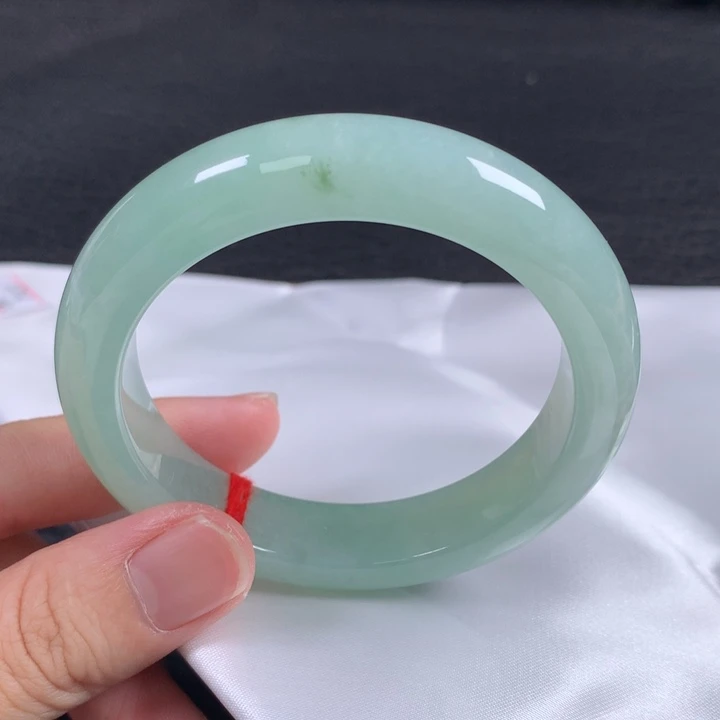 翡翠未镶嵌手镯