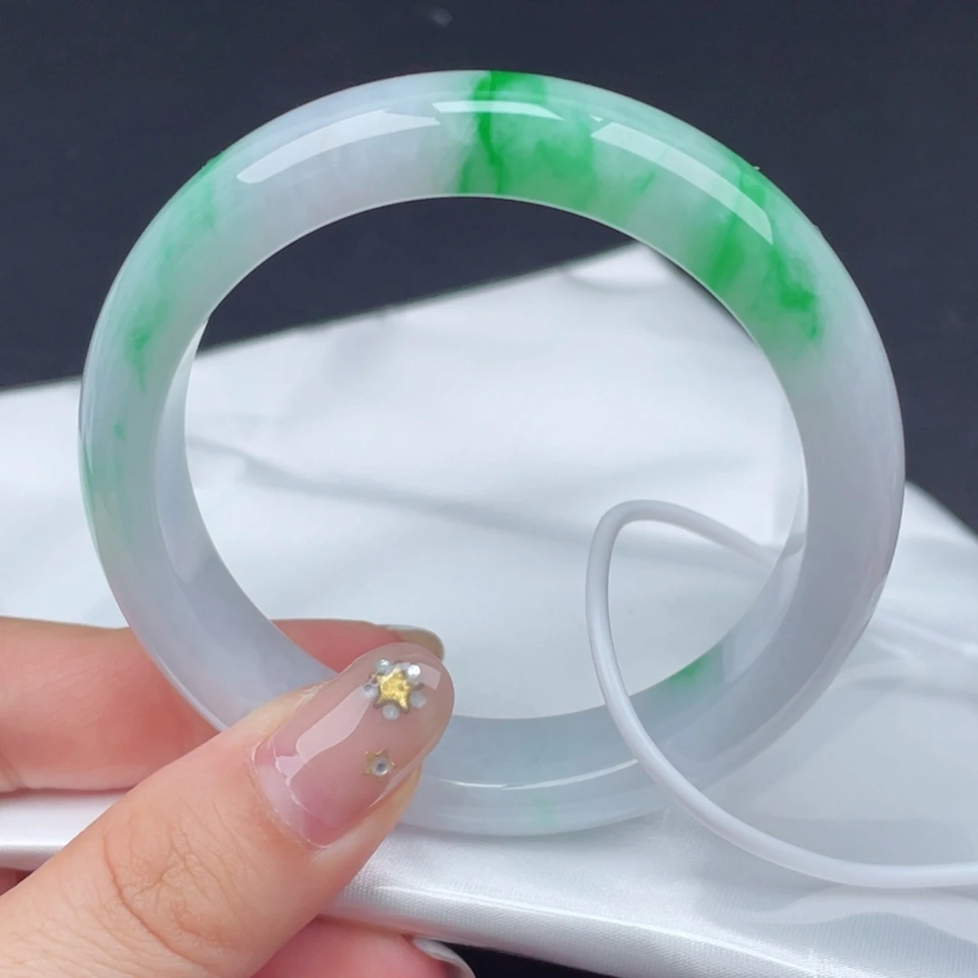 翡翠手镯未镶嵌57圈口