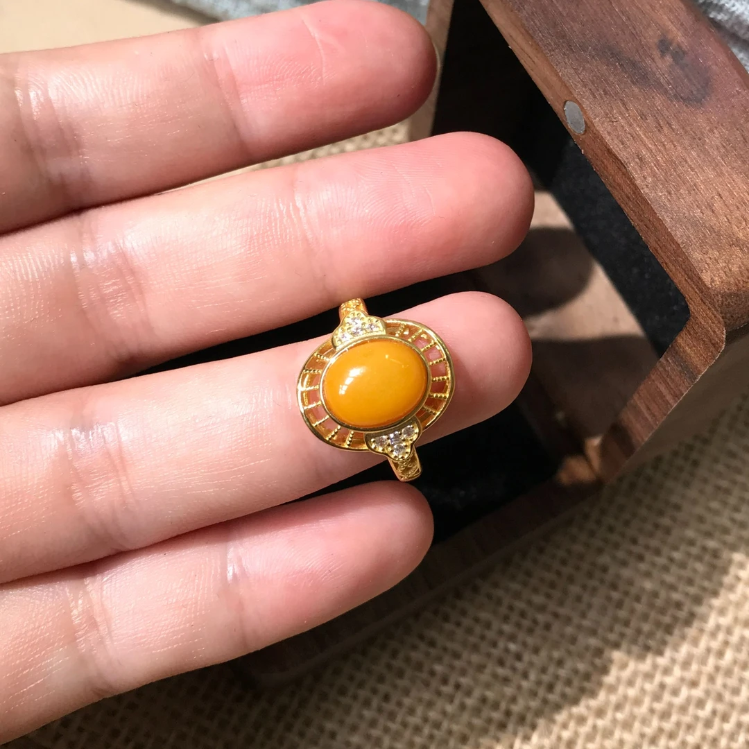 天然保真蜜蜡真品鸡油黄精致小巧s925银戒指精美