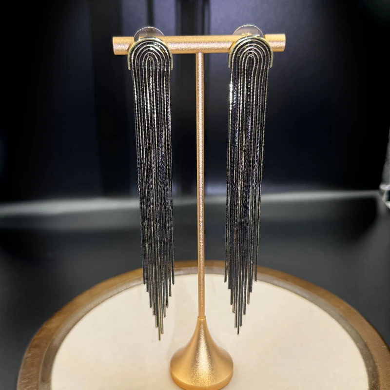 铜合金耳饰 时尚流苏耳环女长款轻奢气质耳钉高级感秋冬夸张耳坠