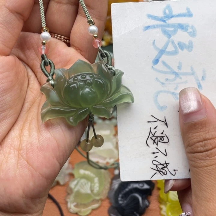 蛇纹石玉未镶嵌吊坠