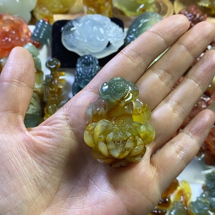 三***二蛇纹石玉未镶嵌颈饰