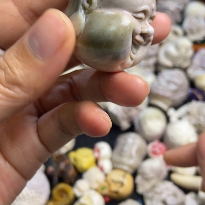 配饰鹿角雕刻一个出