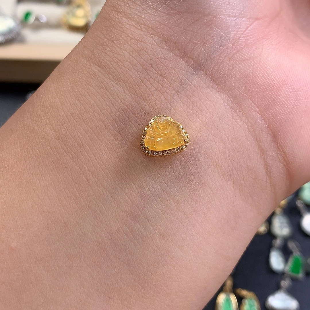 翡翠18K金镶嵌颈饰