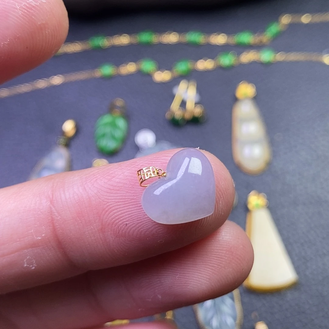 颈饰18K金镶嵌翡翠