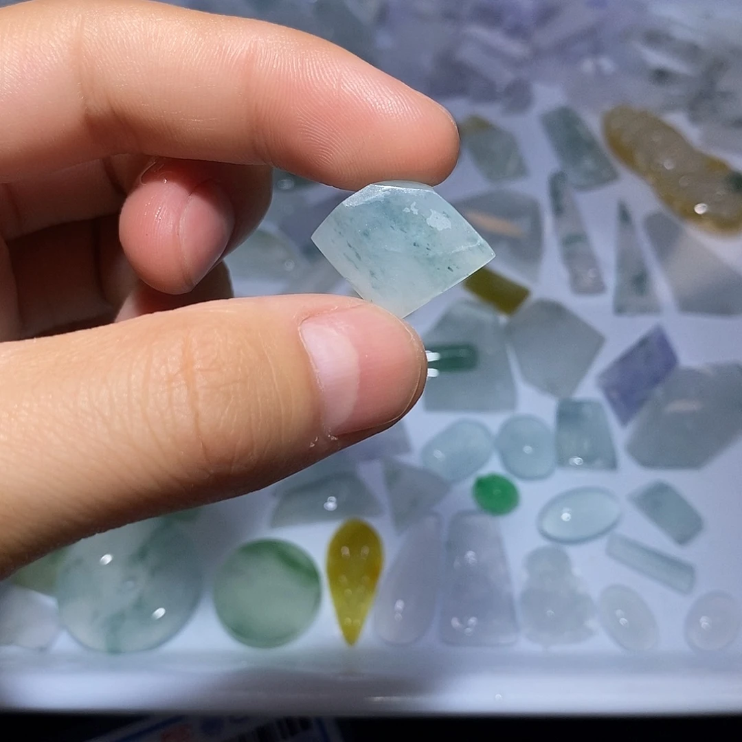 翡翠未镶嵌颈饰75444