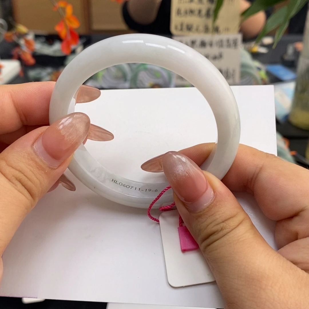 翡翠手镯未镶嵌5556口