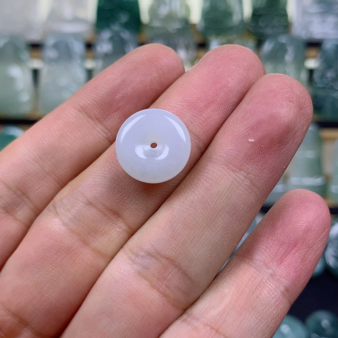 翡翠未镶嵌颈饰平安扣