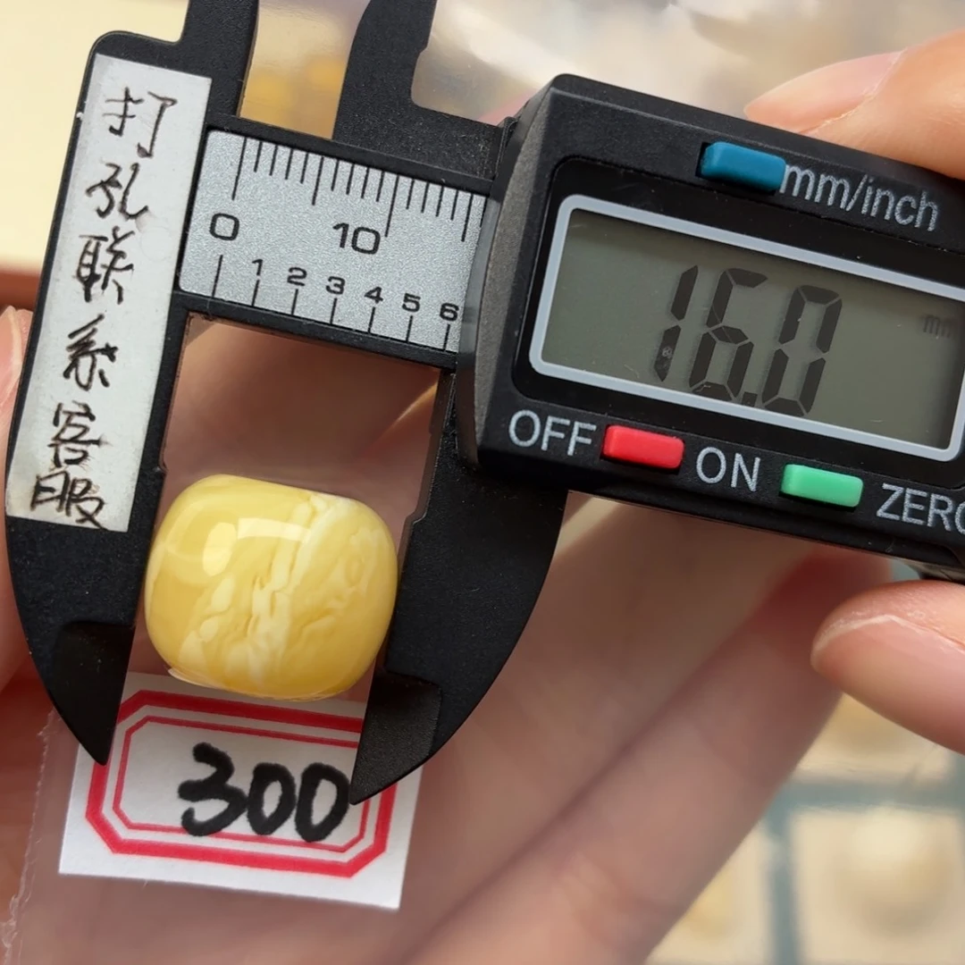 未镶嵌蜜蜡裸石蜜蜡