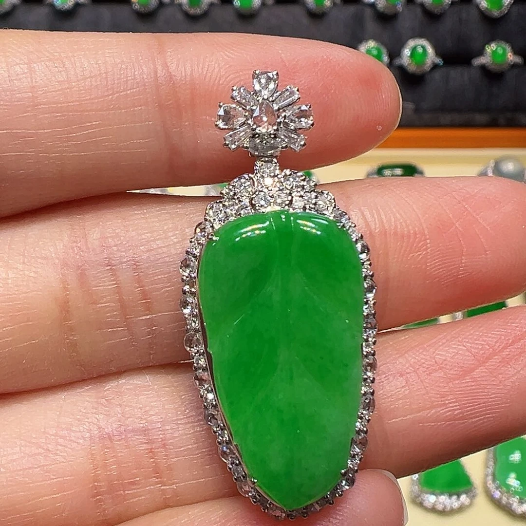 翡翠颈饰18K金镶嵌吊坠