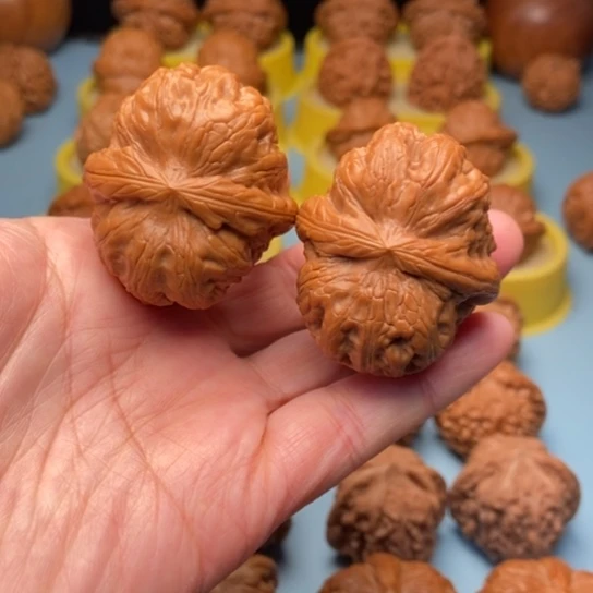 文玩核桃吊坠元宝精对 42 48.4克