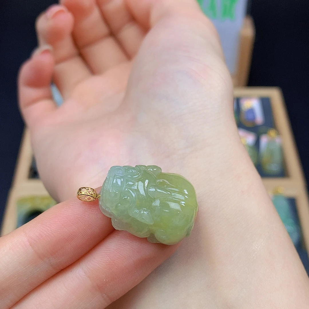 翡翠18K金镶嵌颈饰翡翠