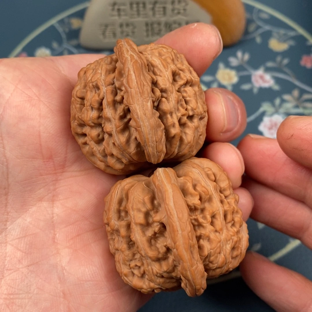 文玩核桃吊坠44精配四座楼，毕业对50克，原桩，M5A1