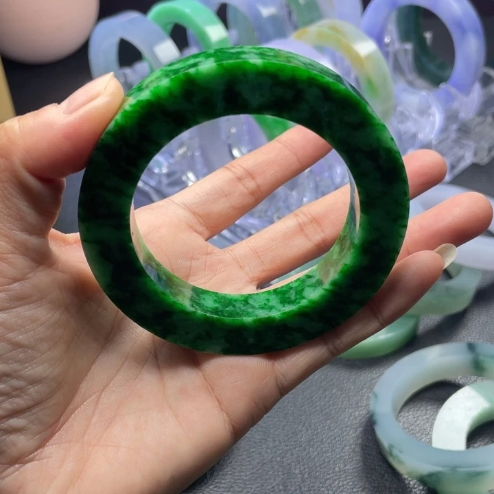 未镶嵌正圈定制翡翠火**坊翡翠手镯
