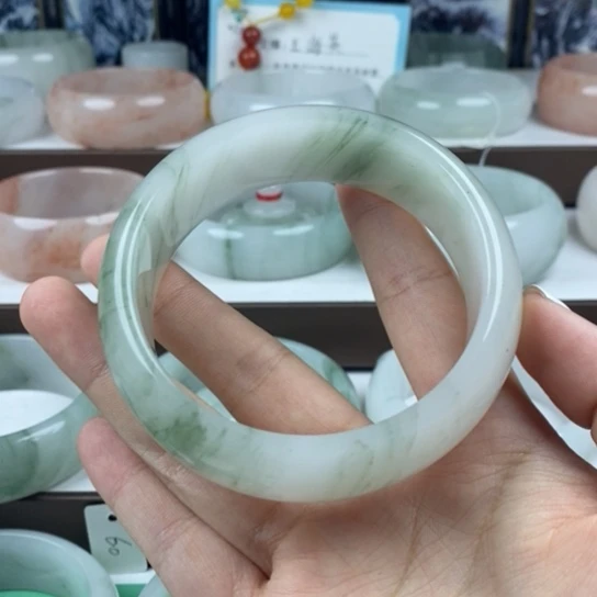 何***美石英质玉（金丝玉）未镶嵌手镯