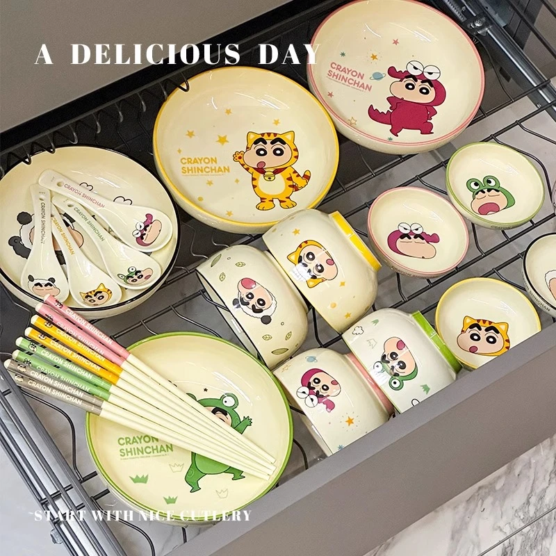 蜡笔小新陶瓷餐具家用碗盘套装2025新款可爱情侣碗筷高颜值碗盘子