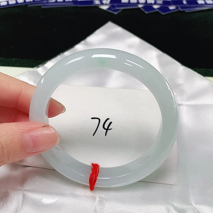翡翠手镯未镶嵌翡翠手镯未镶嵌