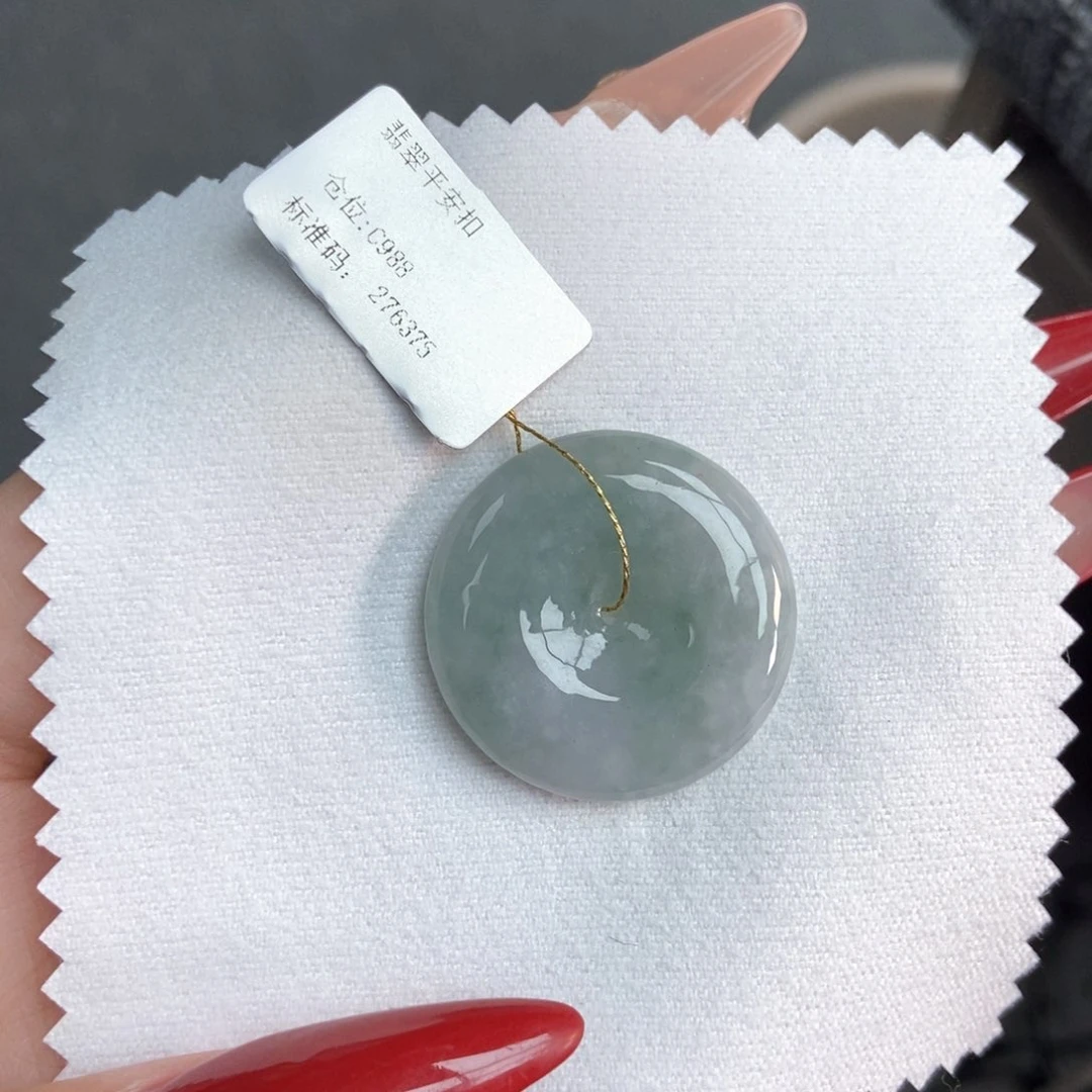 翡翠颈饰未镶嵌平安扣