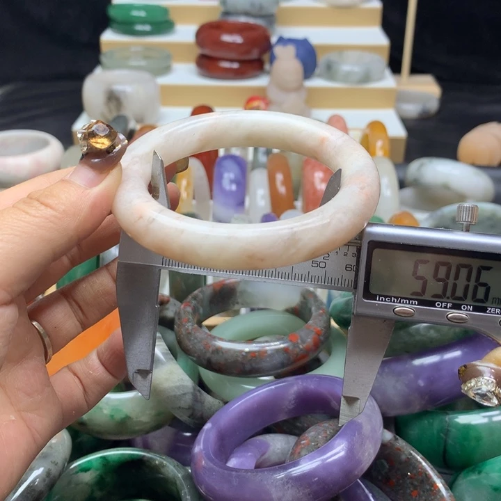 未镶嵌手镯石英质玉